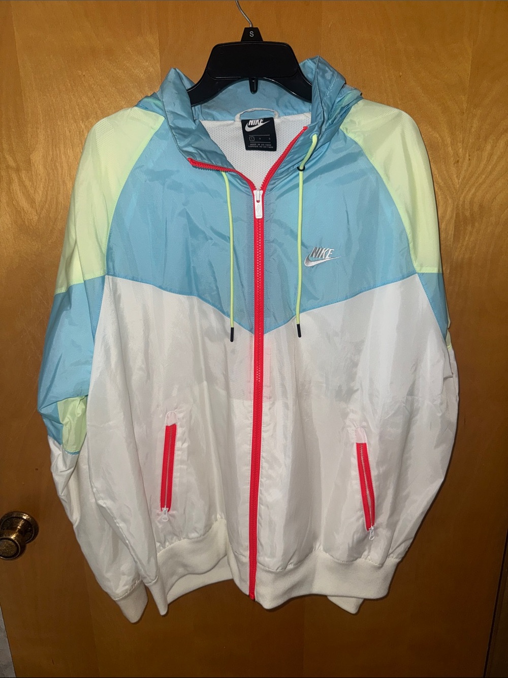 Nike men’s Colorblock Windbreaker Jacket - Light Blue/White/Cream